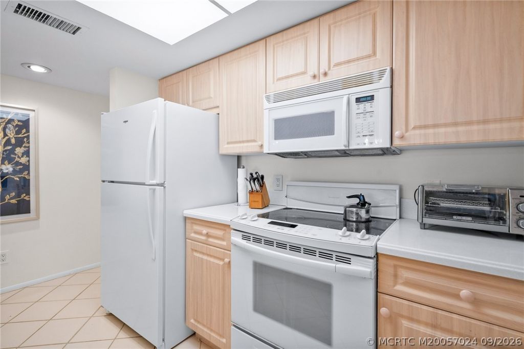 429 NE Tradewind Lane , Unit 403, Stuart, FL 34996 Photo