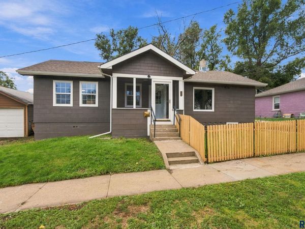 815 W 2nd St, Sioux Falls, SD 57104