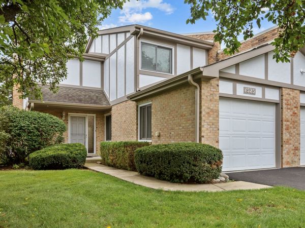 1525 Columbia Court, Elk Grove Village, IL 60007