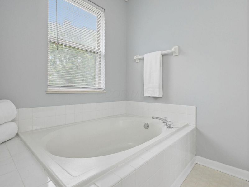 596 Ridenour Road , Columbus, OH 43230 Photo 36
