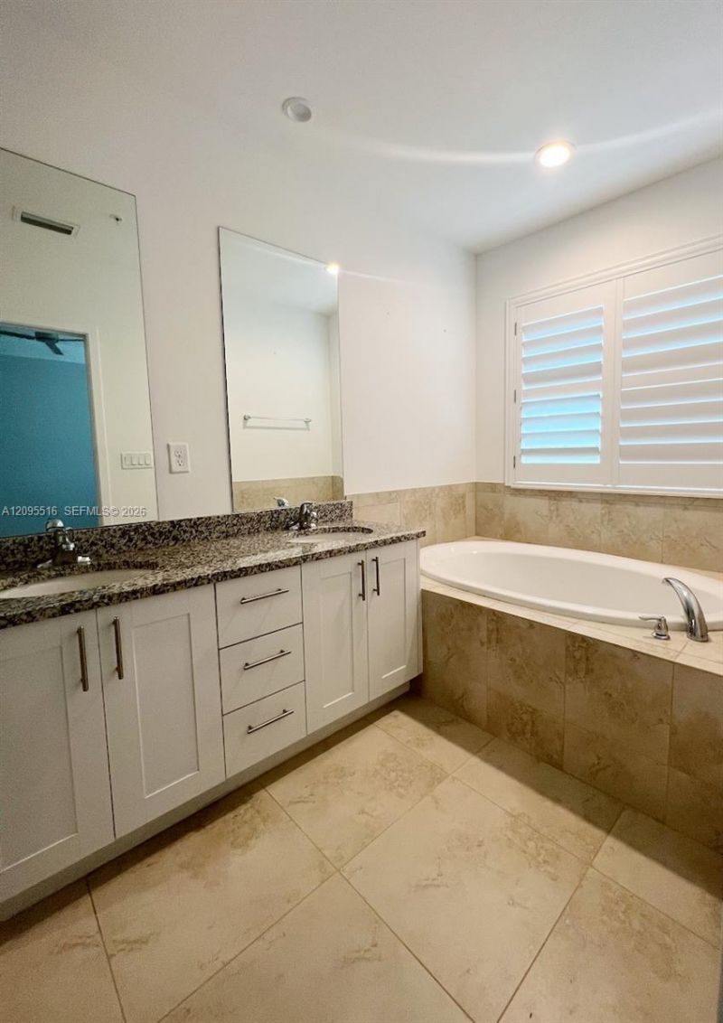 6264 SE Portofino Cir, Hobe Sound, FL 33455 Photo
