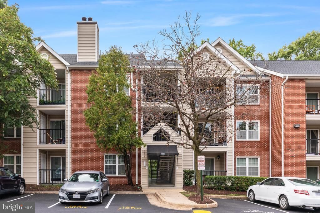 3305 Wyndham Circle, Unit 354, Alexandria, VA 22302 Main Photo