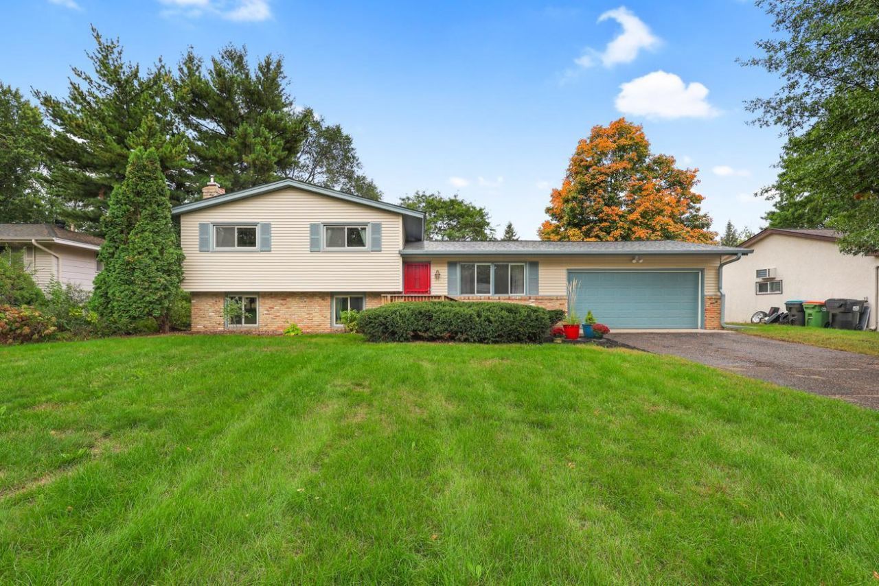 708 Holland Lane Ne, Spring Lake Park, MN 55432 Main Photo