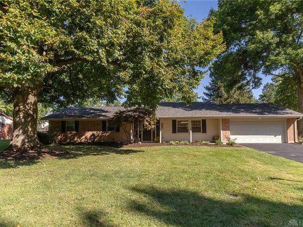 887 New England Avenue, Centerville, OH 45429