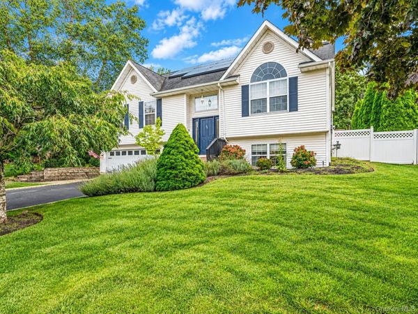 56 Beechwood Drive , Manorville, NY 11949