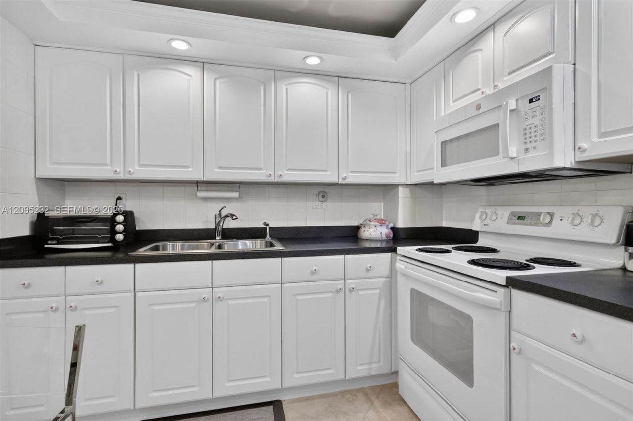 1913 S Ocean Dr, Unit 230, Hallandale Beach, FL 33009 Photo