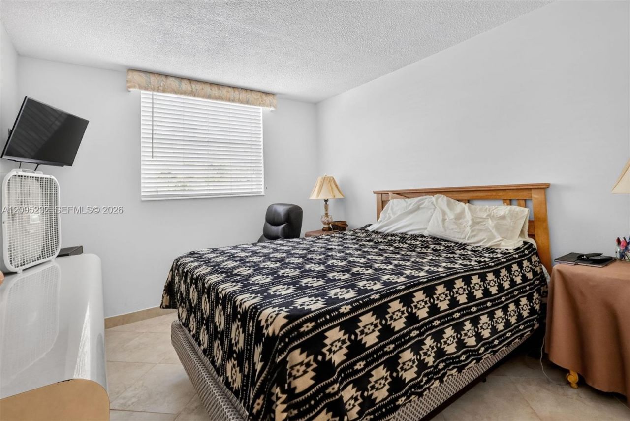 1913 S Ocean Dr, Unit 230, Hallandale Beach, FL 33009 Photo