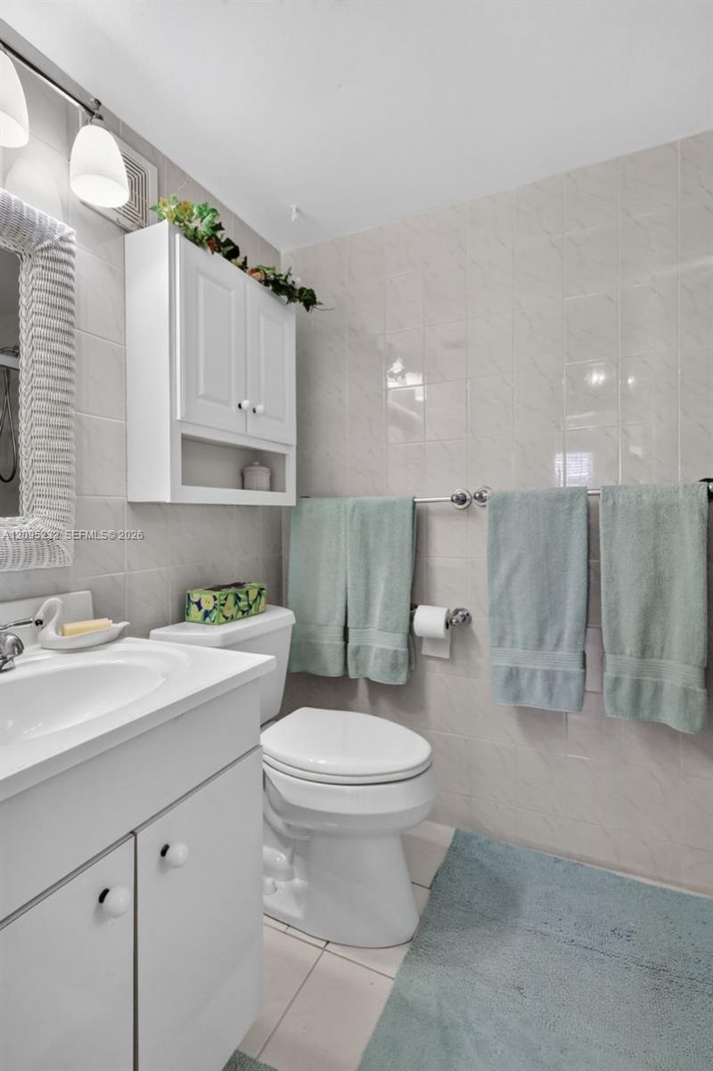 1913 S Ocean Dr, Unit 230, Hallandale Beach, FL 33009 Photo