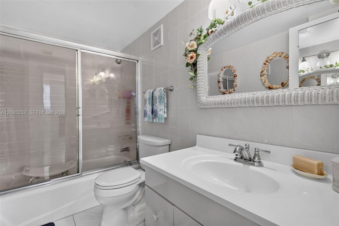 1913 S Ocean Dr, Unit 230, Hallandale Beach, FL 33009 Photo