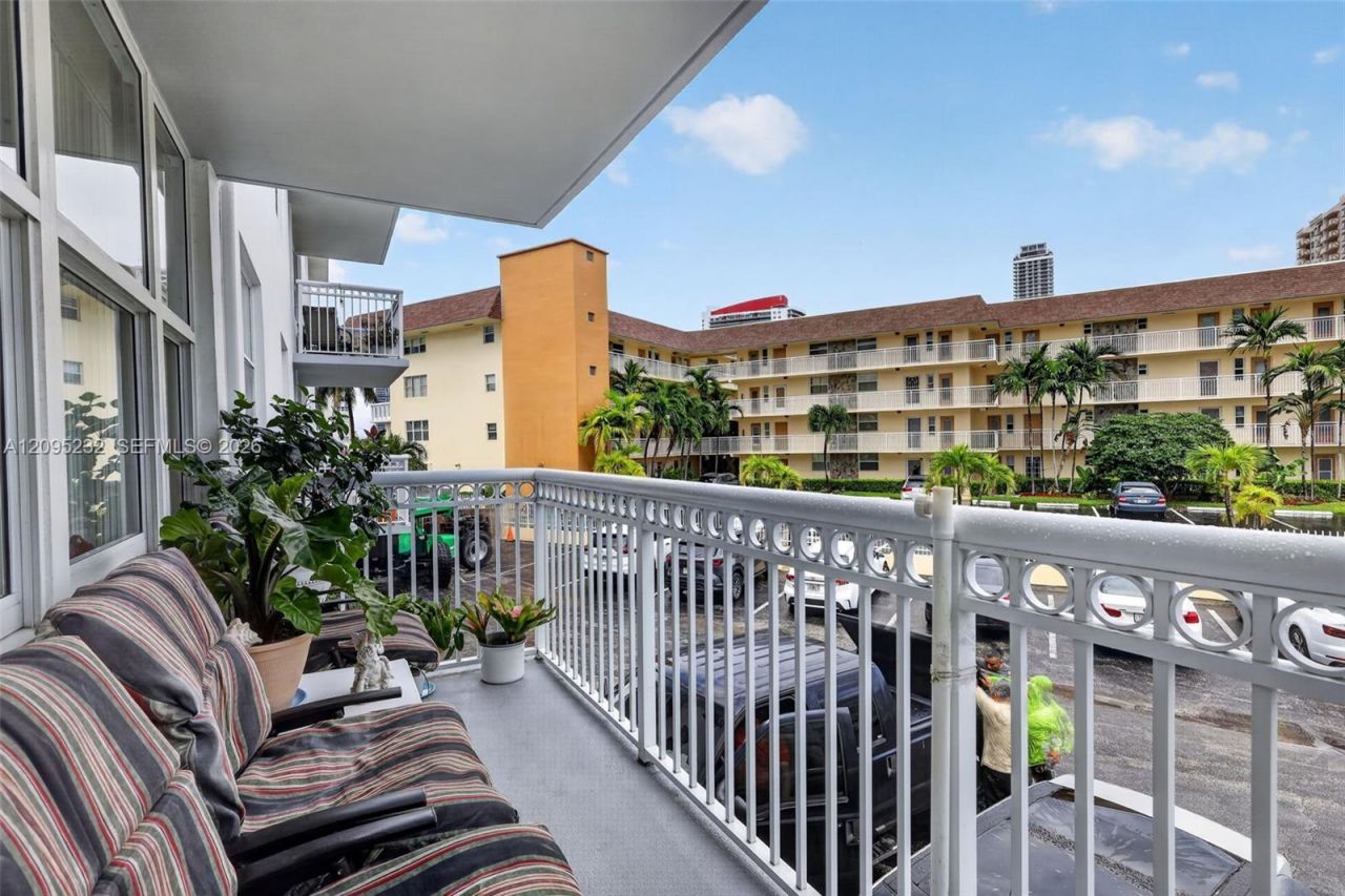 1913 S Ocean Dr, Unit 230, Hallandale Beach, FL 33009 Photo