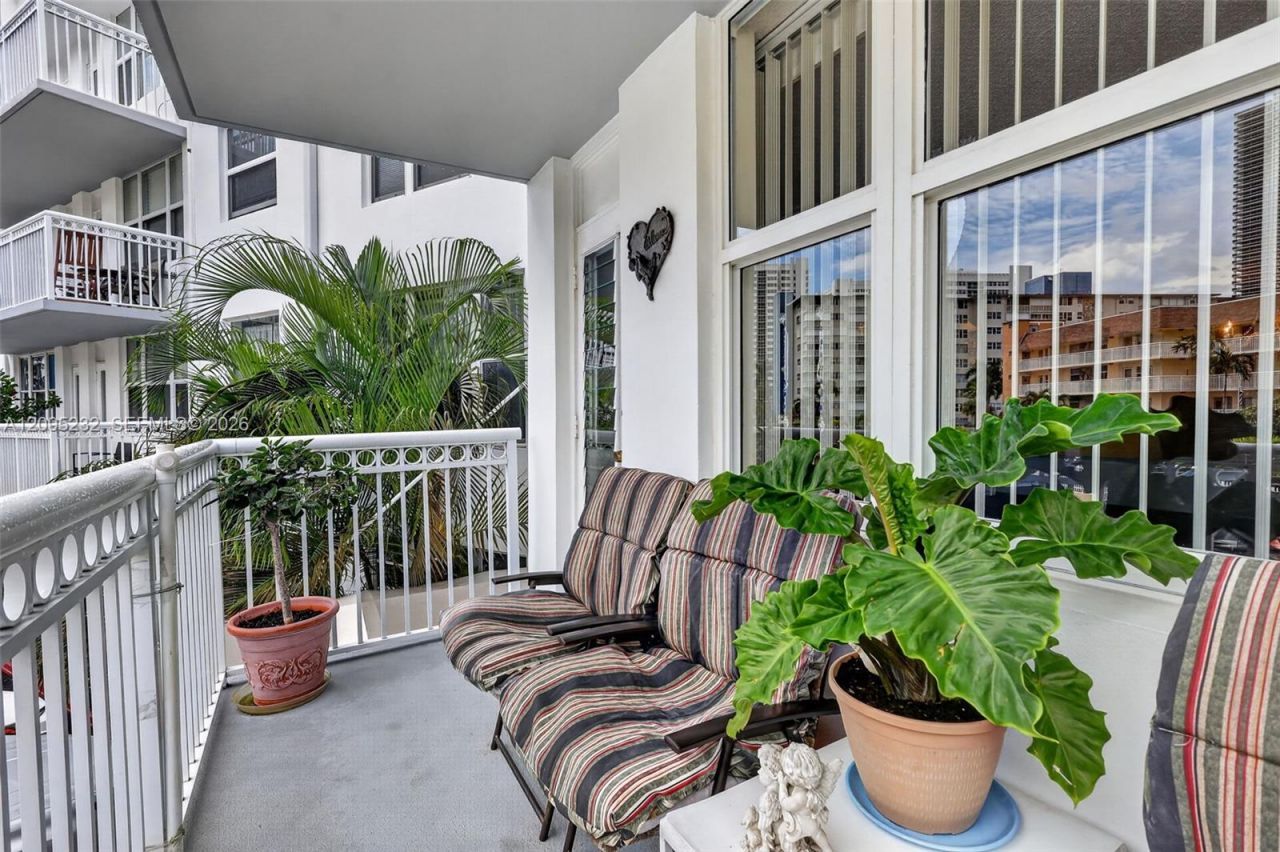 1913 S Ocean Dr, Unit 230, Hallandale Beach, FL 33009 Photo
