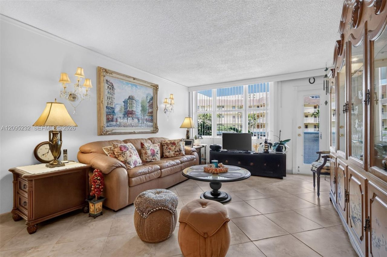 1913 S Ocean Dr, Unit 230, Hallandale Beach, FL 33009 Photo