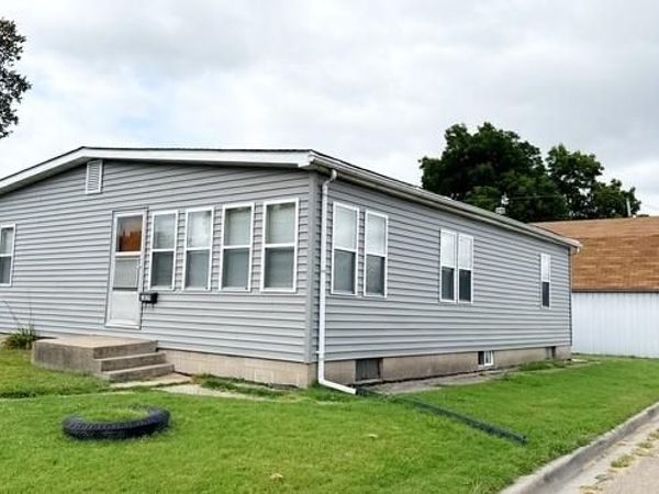 1835 Market Street , Madison, IL 62060