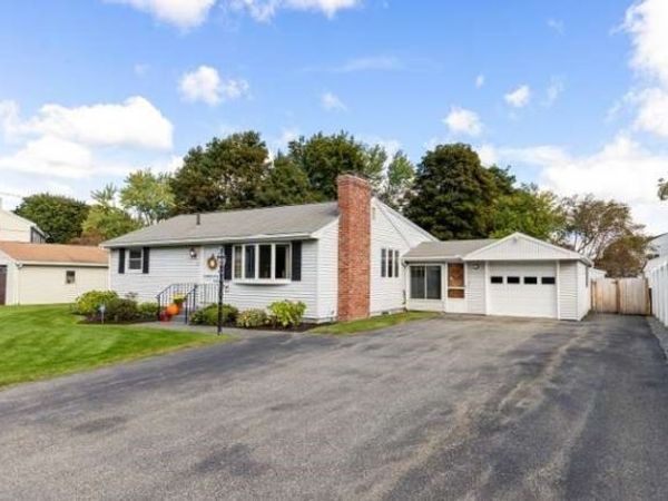 15 Marlboro Rd, Woburn, MA 01801