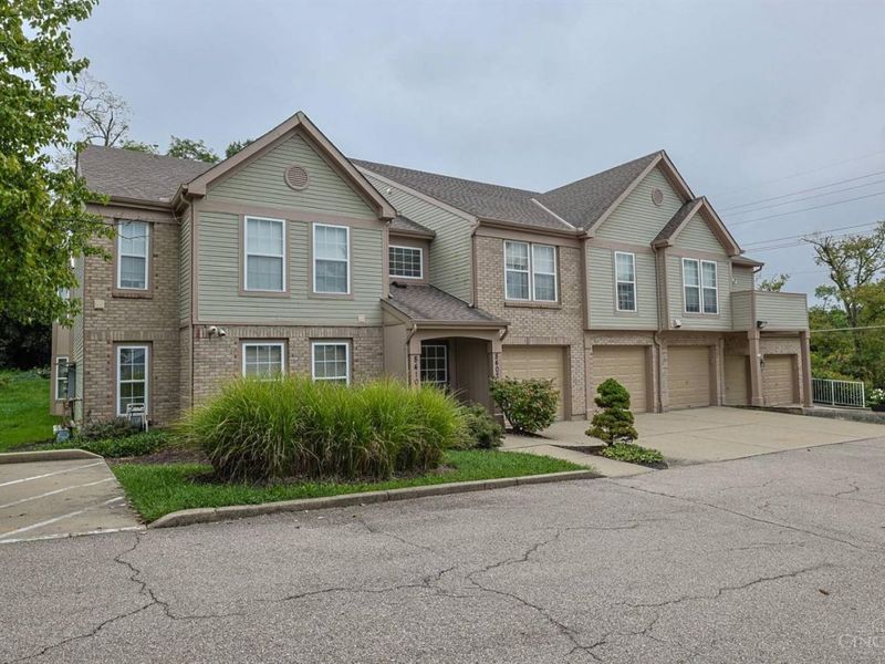 8404 Ridge Pointe Court, Cincinnati, OH 45237 Photo 2