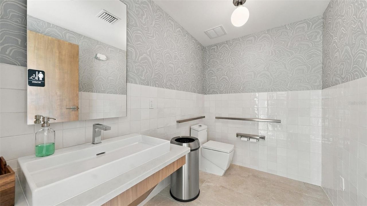 2525 Gulf Of Mexico Drive, Unit 7B, Longboat Key, FL 34228 Photo