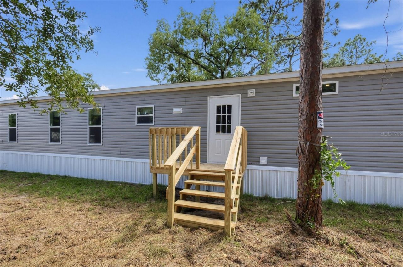 25300 Mardon Circle , Paisley, FL 32767 Photo