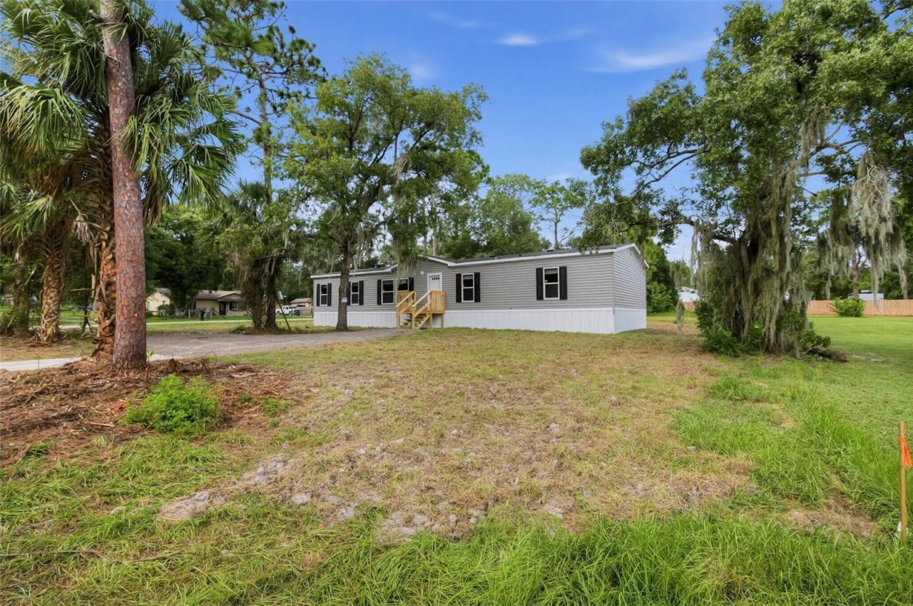 25300 Mardon Circle , Paisley, FL 32767 Photo