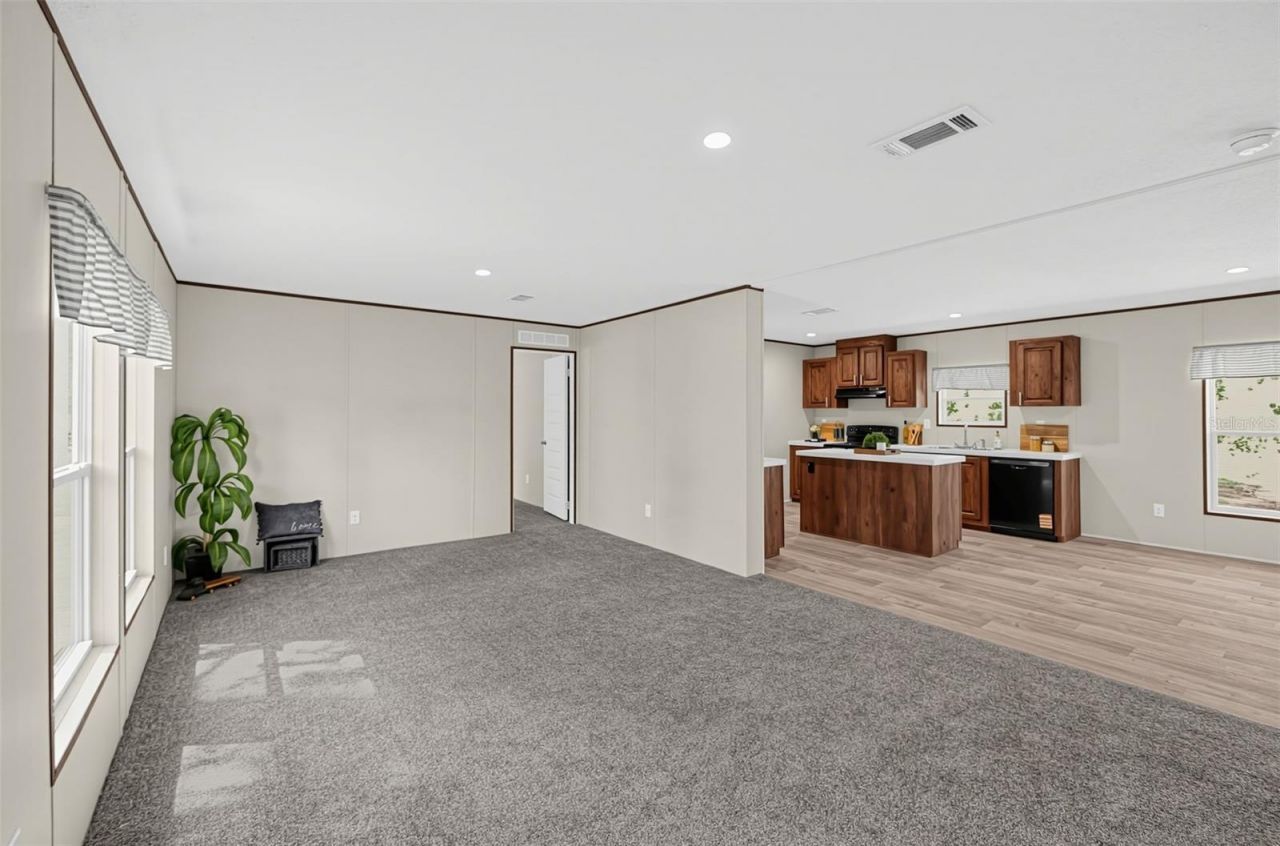 25300 Mardon Circle , Paisley, FL 32767 Photo