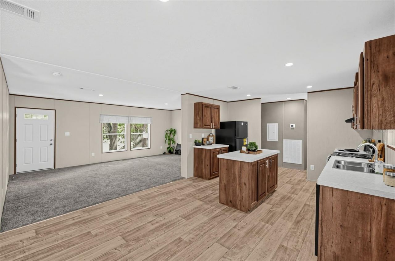 25300 Mardon Circle , Paisley, FL 32767 Photo