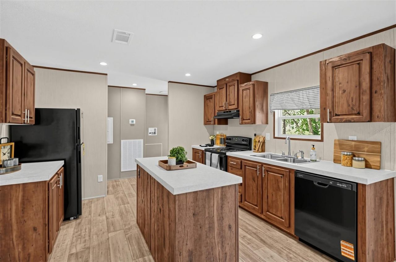 25300 Mardon Circle , Paisley, FL 32767 Photo