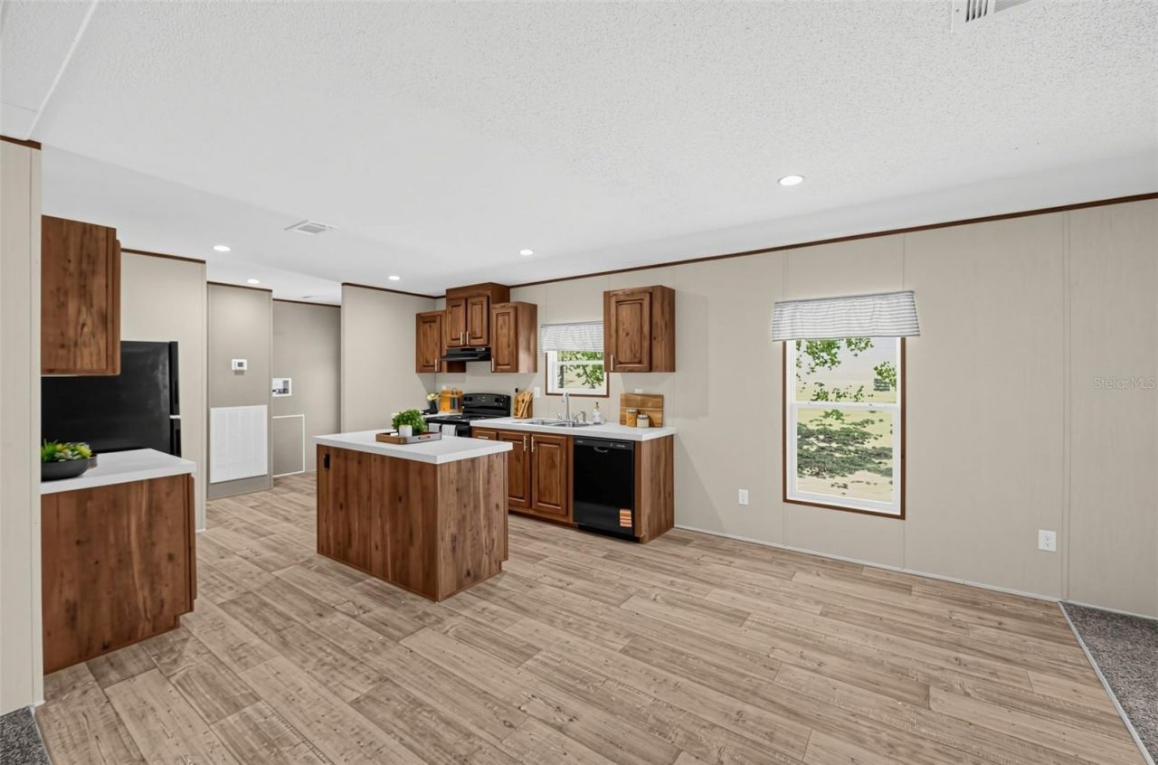 25300 Mardon Circle , Paisley, FL 32767 Photo