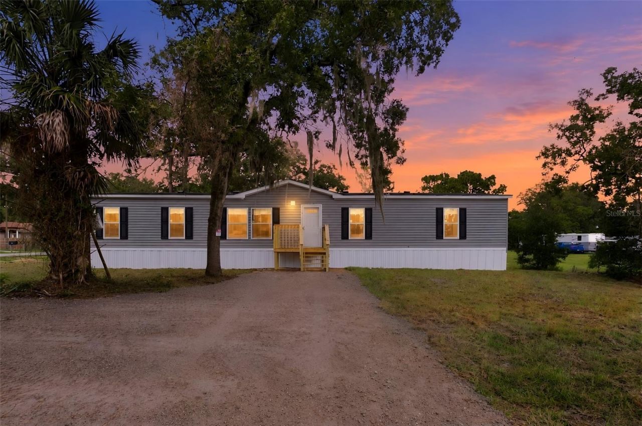 25300 Mardon Circle , Paisley, FL 32767 Photo