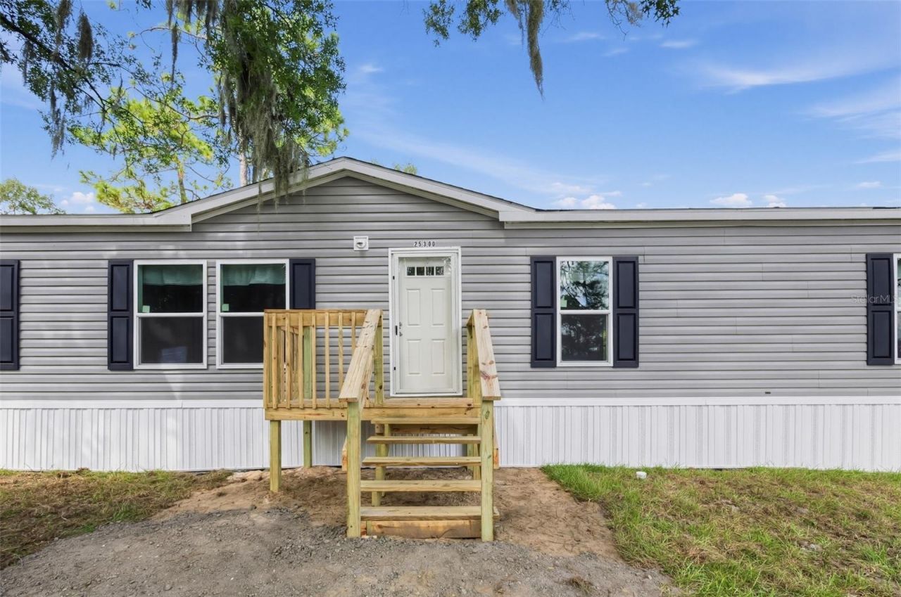 25300 Mardon Circle , Paisley, FL 32767 Photo