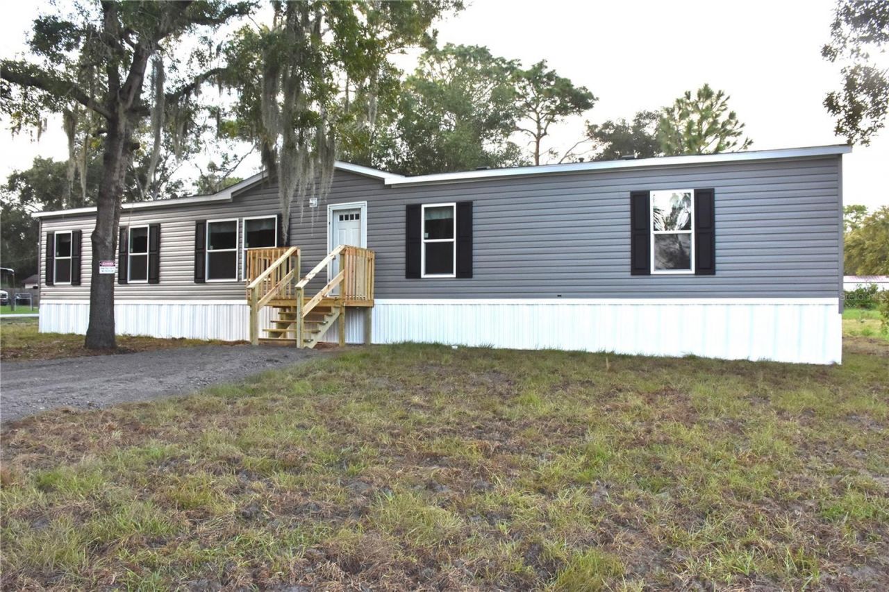 25300 Mardon Circle , Paisley, FL 32767 Photo