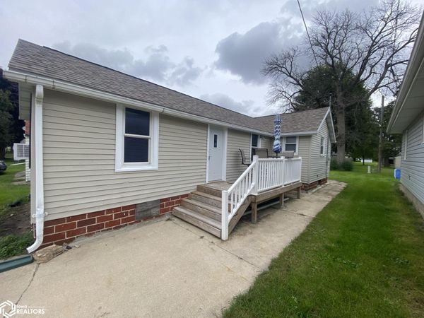 110 S 4th St, Klemme, IA 50449
