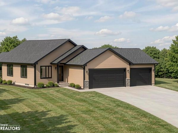 105 dover Circle, New London, IA 52645