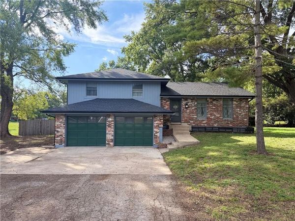 506 S Mulberry Street, Louisburg, KS 66053