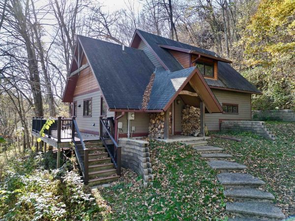 2006 South Shore Road, Decorah, IA 52101