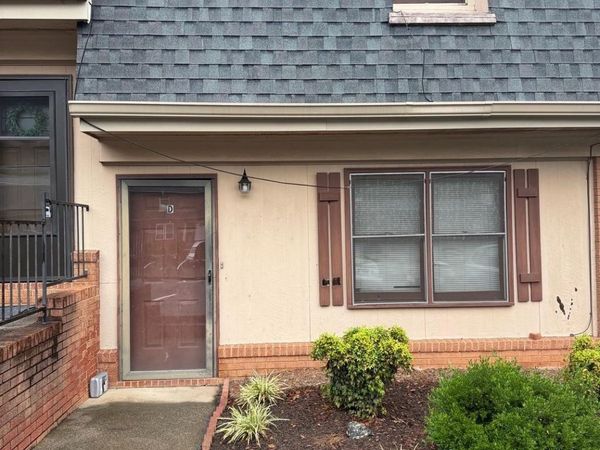 220 14th Avenue SE, Unit 2-D, Hickory, NC 28602
