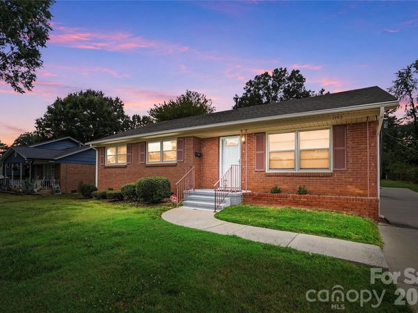 1745 Northbrook Drive , Charlotte, NC 28216