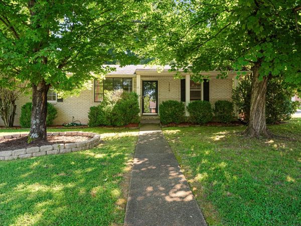 604 Meadow Lane Dr , Nashville, TN 37221