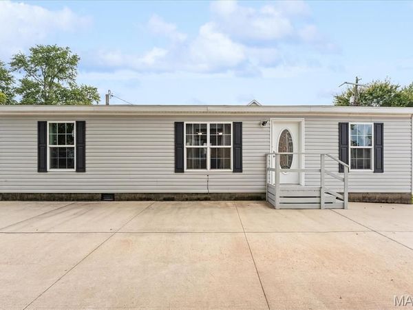 6 E Birch Street, New Baden, IL 62265