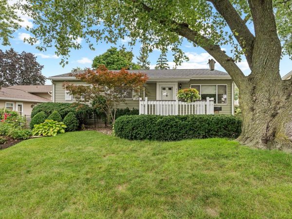 3113 Welshire Drive , Bettendorf, IA 52722