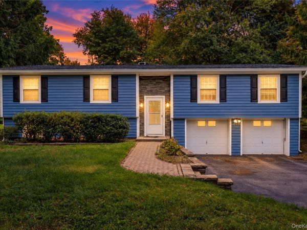 545 N Quaker Lane, Hyde Park, NY 12538