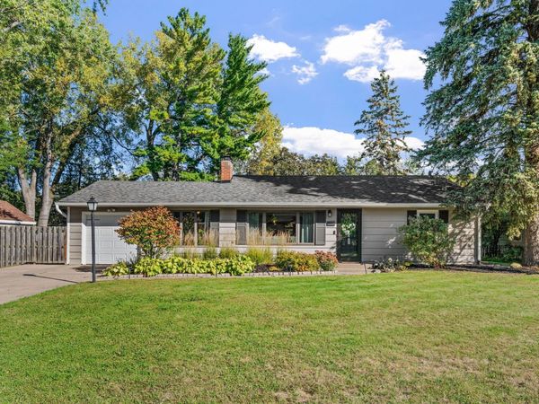 1197 Burke Avenue W, Roseville, MN 55113