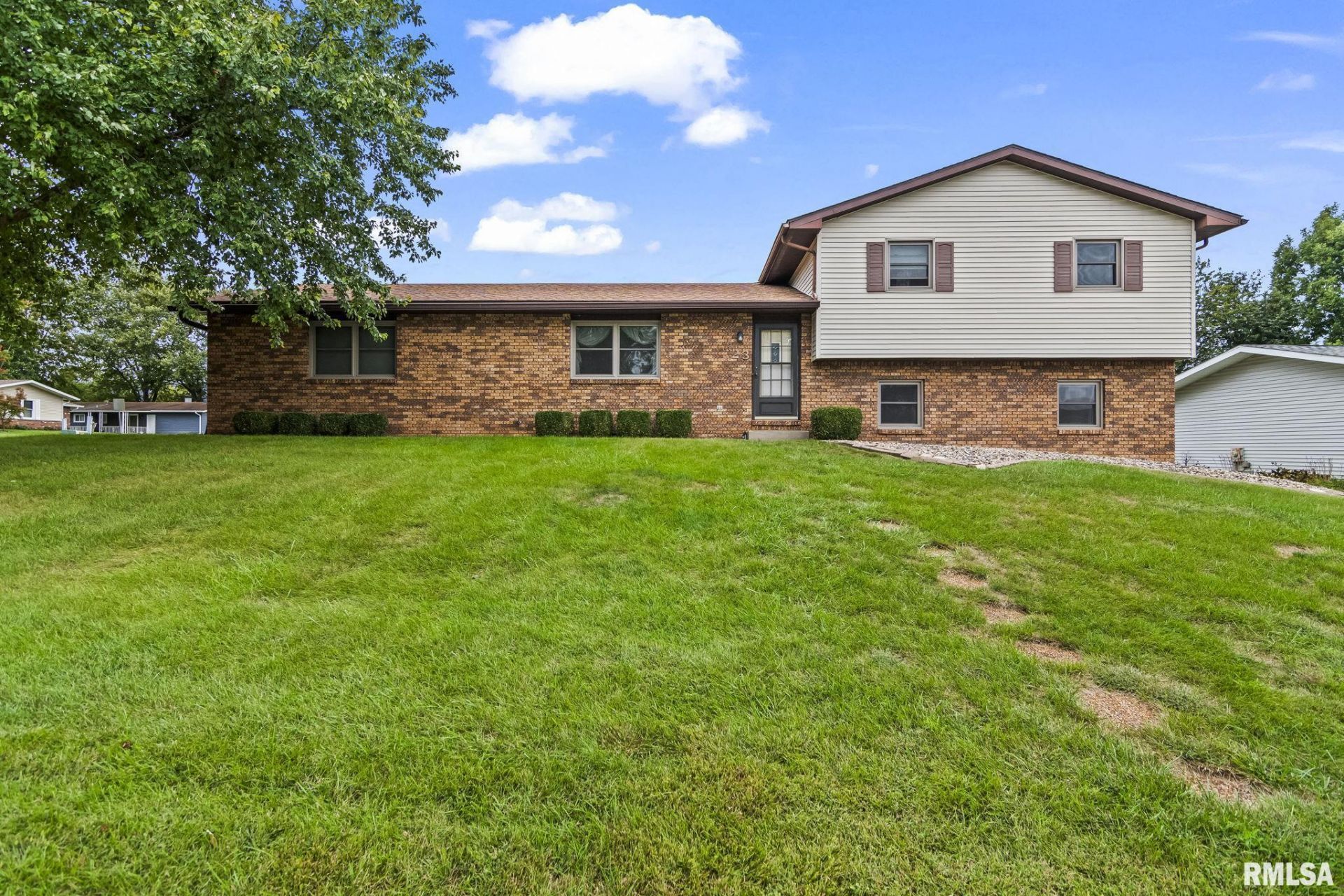23 Timbercrest Drive, Sherman, IL 62684 Main Photo