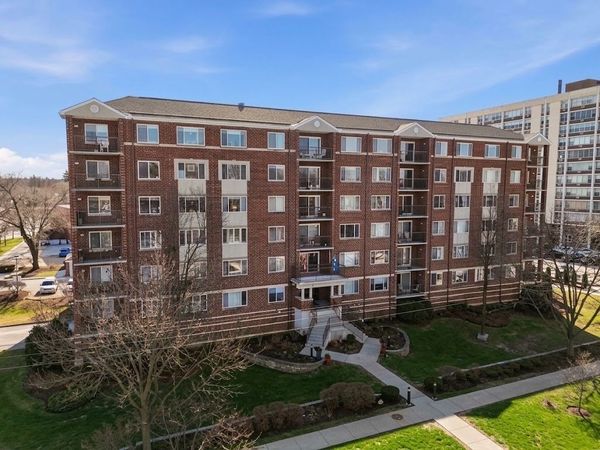 31 E Grove Street , Unit 201, Lombard, IL 60148