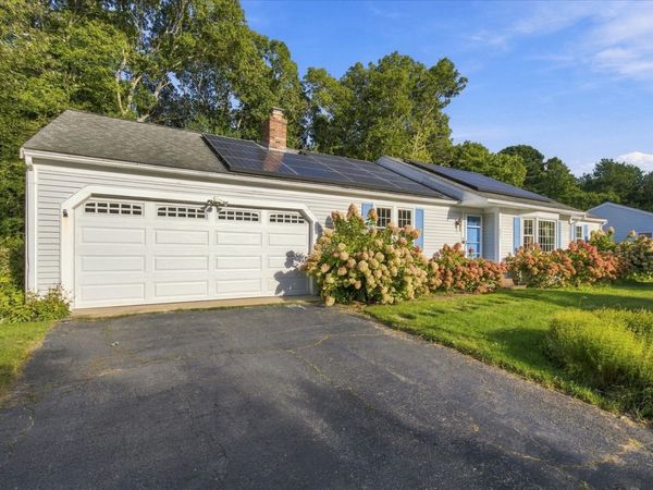 402 Prince Hinckley Rd, Barnstable, MA 02632