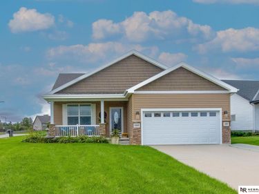 15803 Young Circle, Bennington, NE 68007