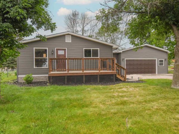 919 S Academy St, Lennox, SD 57039
