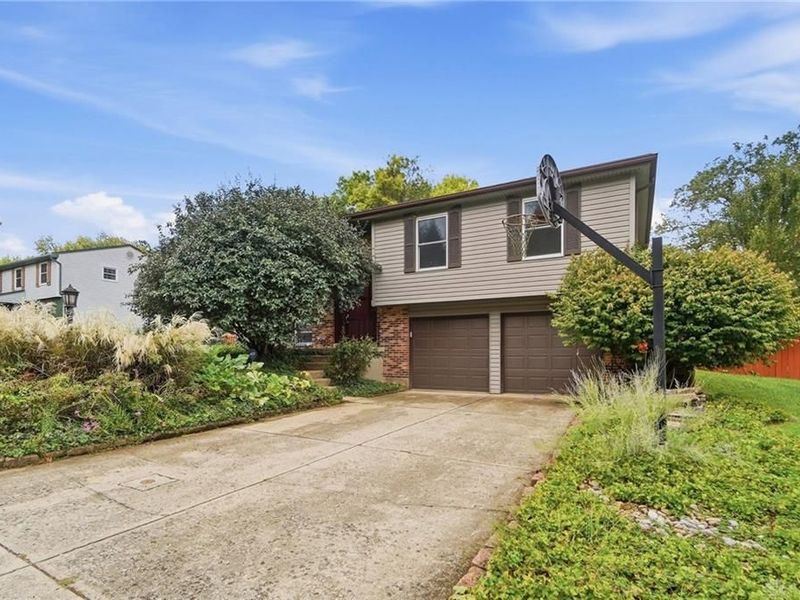 4080 Locus Bend Drive, Bellbrook, OH 45440 Photo 1