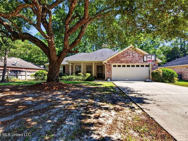 524 Oak Street, Ocean Springs, MS 39564