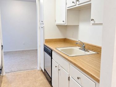 30028 W 12 Mile Road, Unit 32, Farmington Hills, Mi 48334