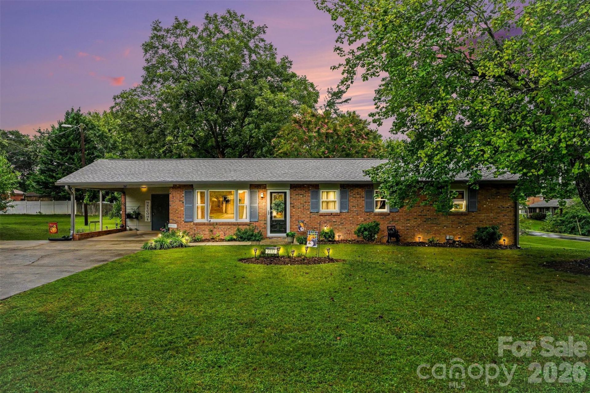 2712 33rd Avenue Ne, Hickory, NC 28601 Main Photo