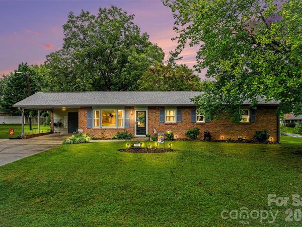 2712 33rd Avenue NE, Hickory, NC 28601